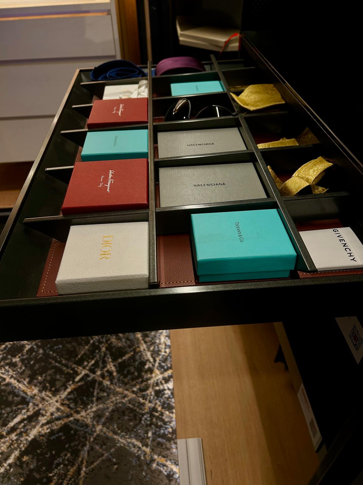 Installation for Wardrobe Accessories