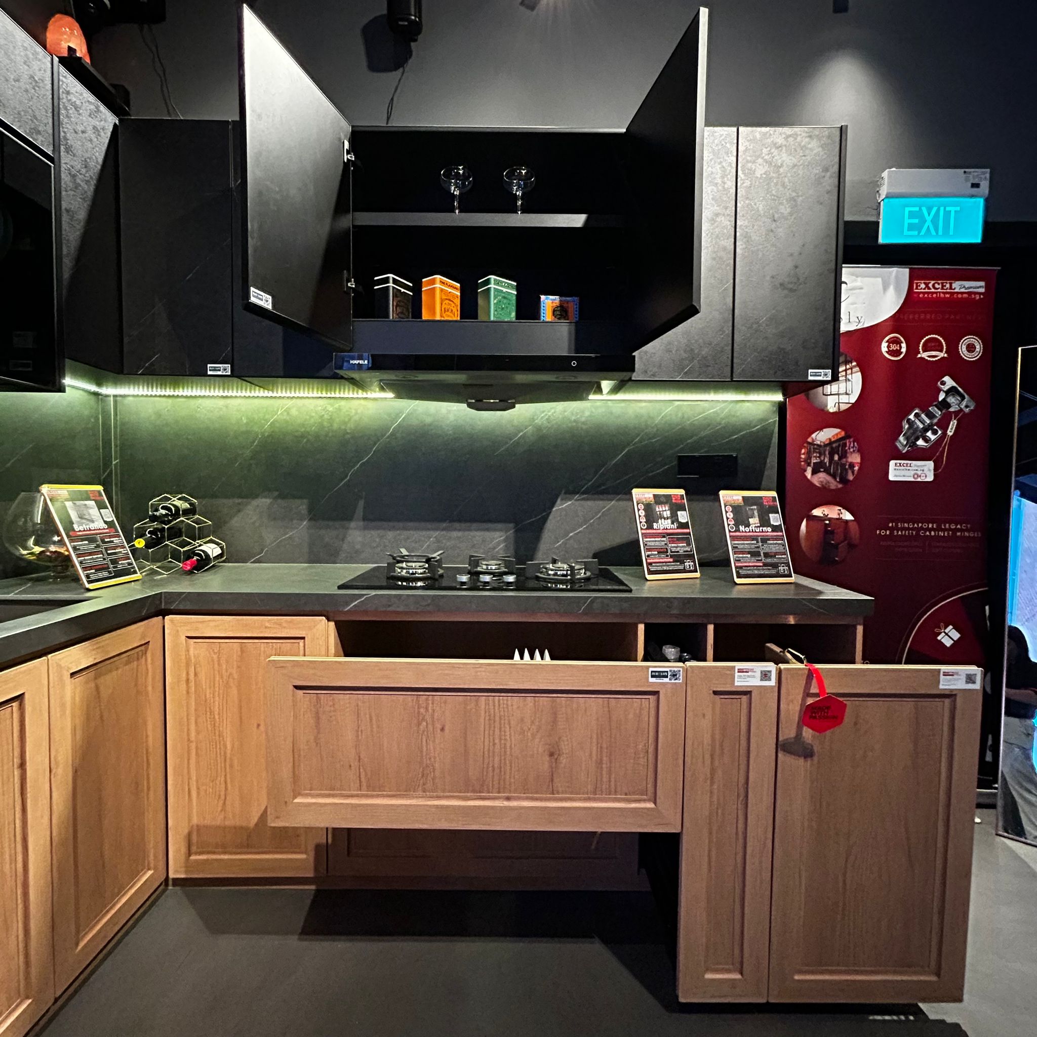 Compact Aluminum Kitchen Cabinet - Luxury Package